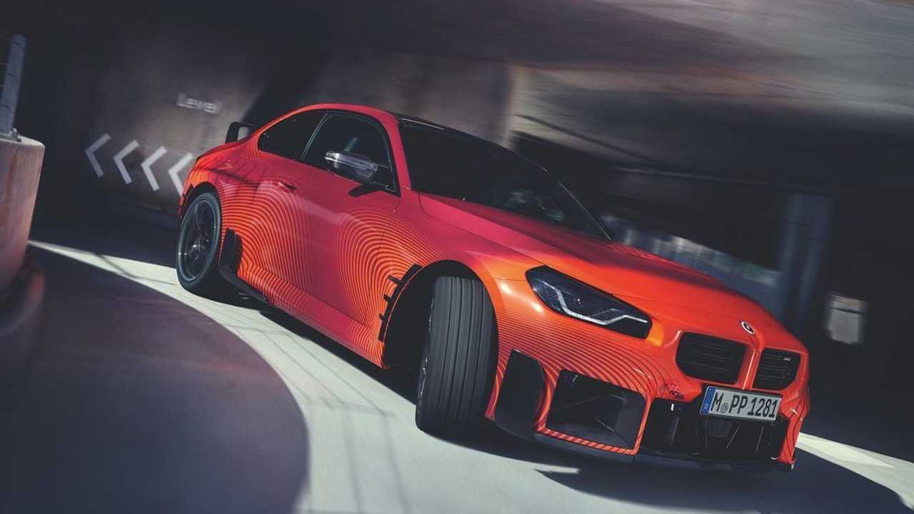 BMW M2 de 2023 con componentes M Performance