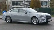 Mercedes-Benz E-Klasse Limousine (2023) fast ungetarnt erwischt