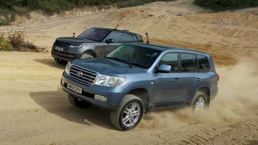 UK: Old Toyota Land Cruiser challenges new Range Rover in off-road duel