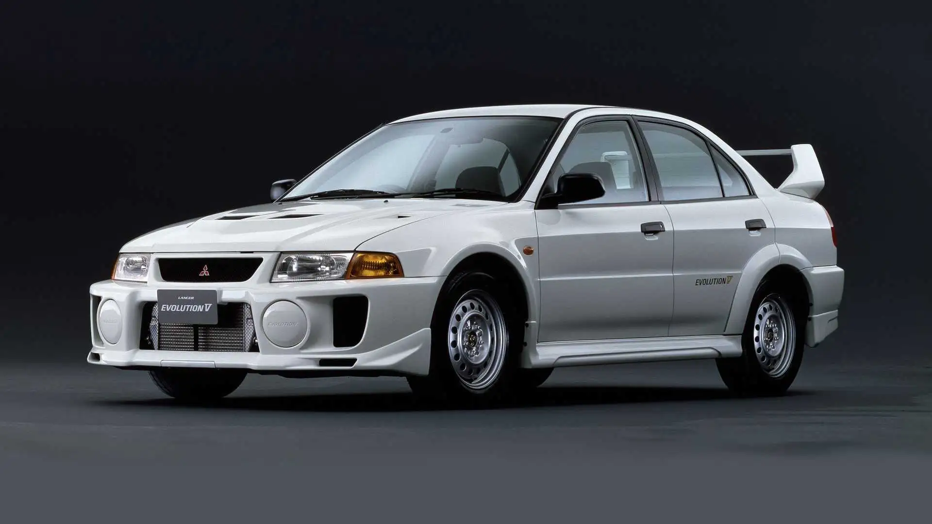 https://cdn.motor1.com/images/mgl/mMxvNB/s1/mitsubishi-lancer-evo-v.webp