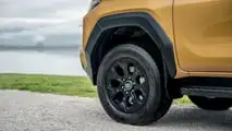 Toyota Hilux (2026) Ibrido 48V Invincible