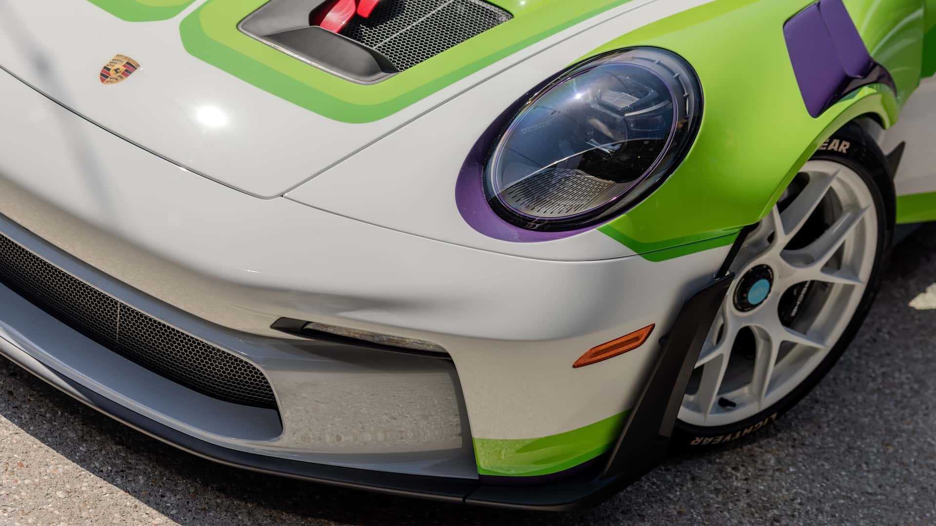 https://cdn.motor1.com/images/mgl/mMzJqr/s1/porsche-and-pixar-toy-story-collaboration.jpg