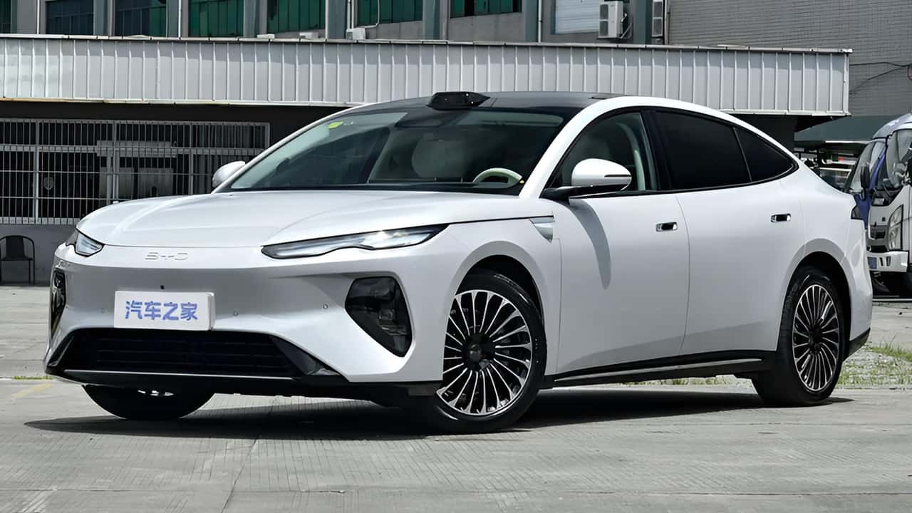 BYD lança sedã PHEV com 400 km de autonomia elétrica por R$ 150 mil