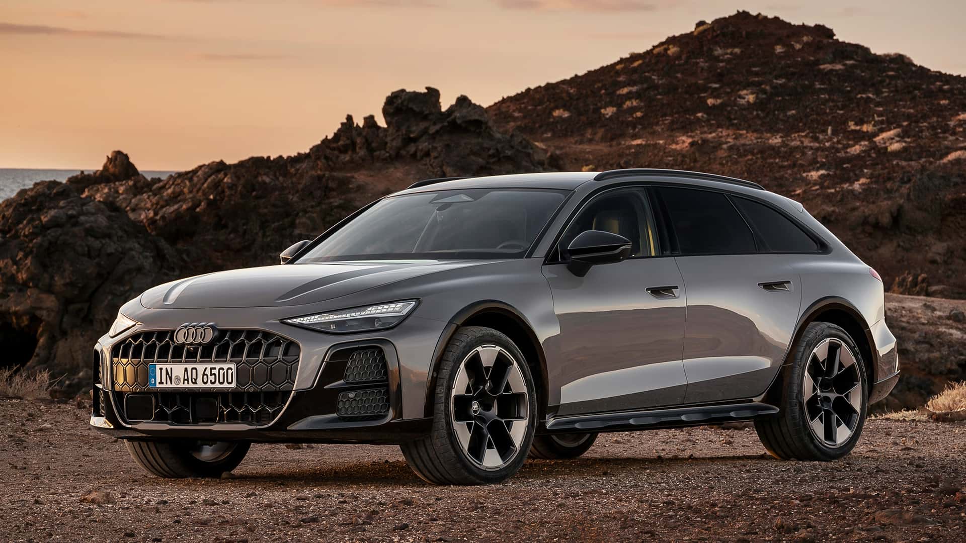 https://cdn.motor1.com/images/mgl/mMzbQo/s1/audi-a6-allroad-2026.jpg