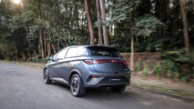 Teste BYD Dolphin SE 2027 - traseira em movimento