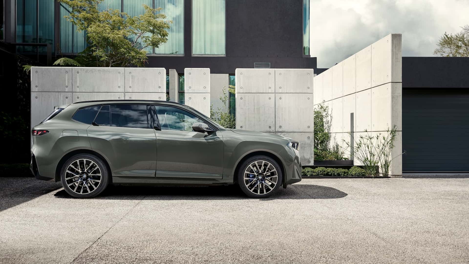 https://cdn.motor1.com/images/mgl/mMzveo/s1/2027-bmw-ix5-60.jpg
