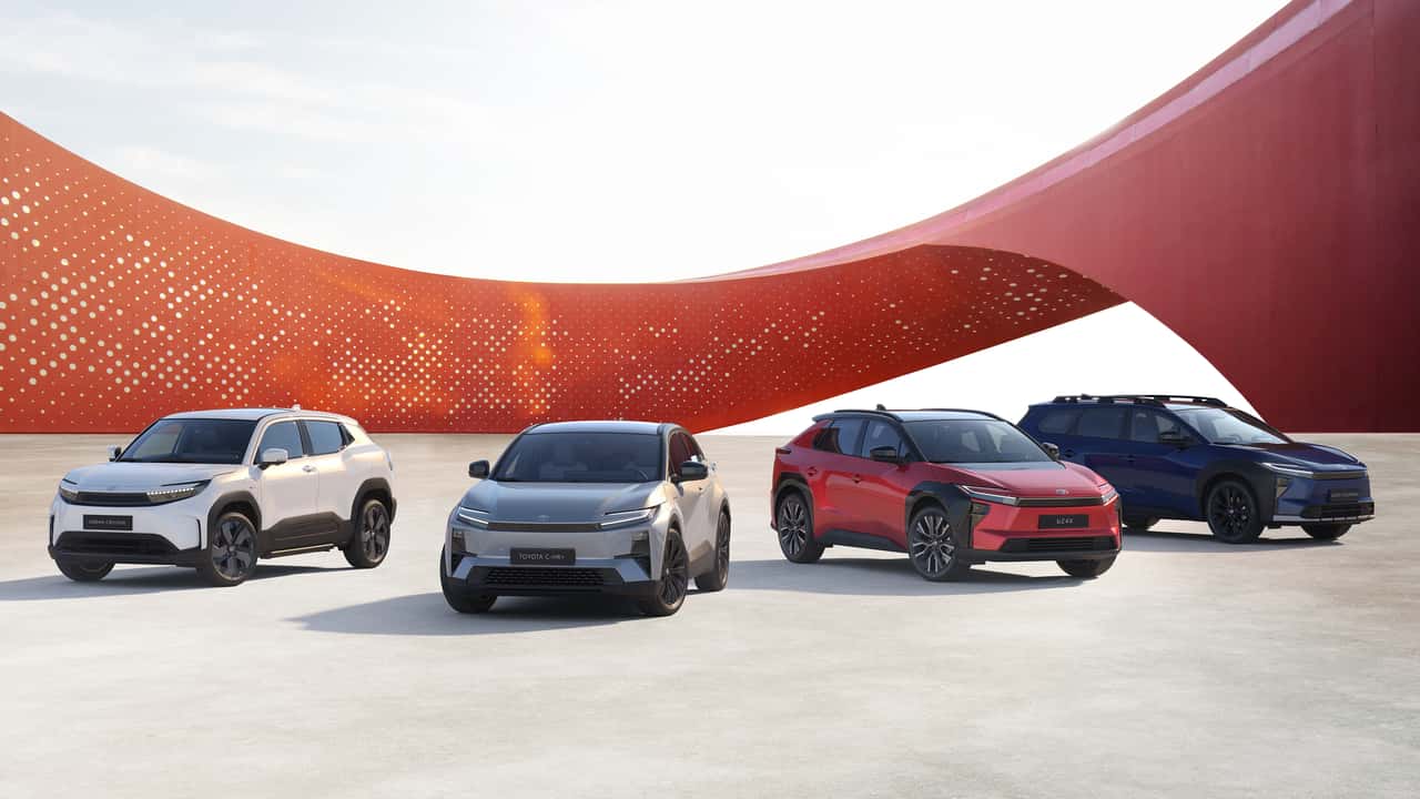 Die vier Elektroautos von Toyota: Urban Cruiser, C-HR+, bZ4X und bZ4X Touring (v.l.n.r.)