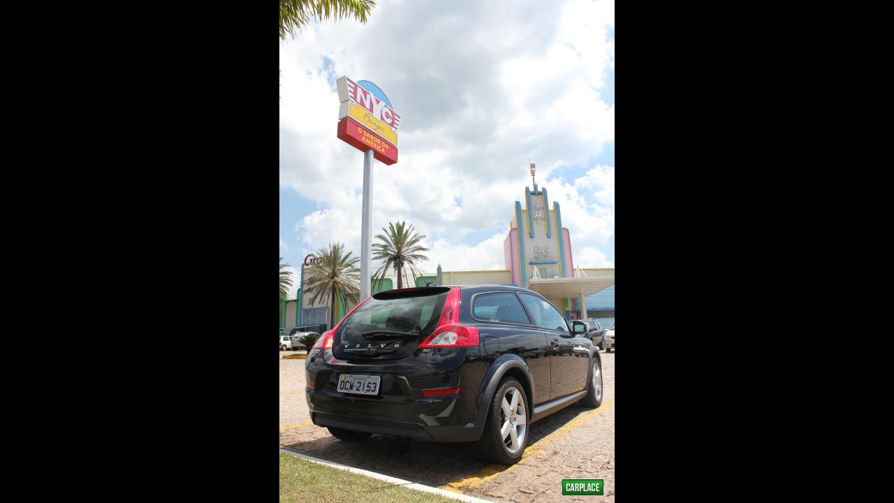 Garagem CARPLACE: Detalhes do visual do Volvo C30 2.0 2011 com fotos em alta resolução