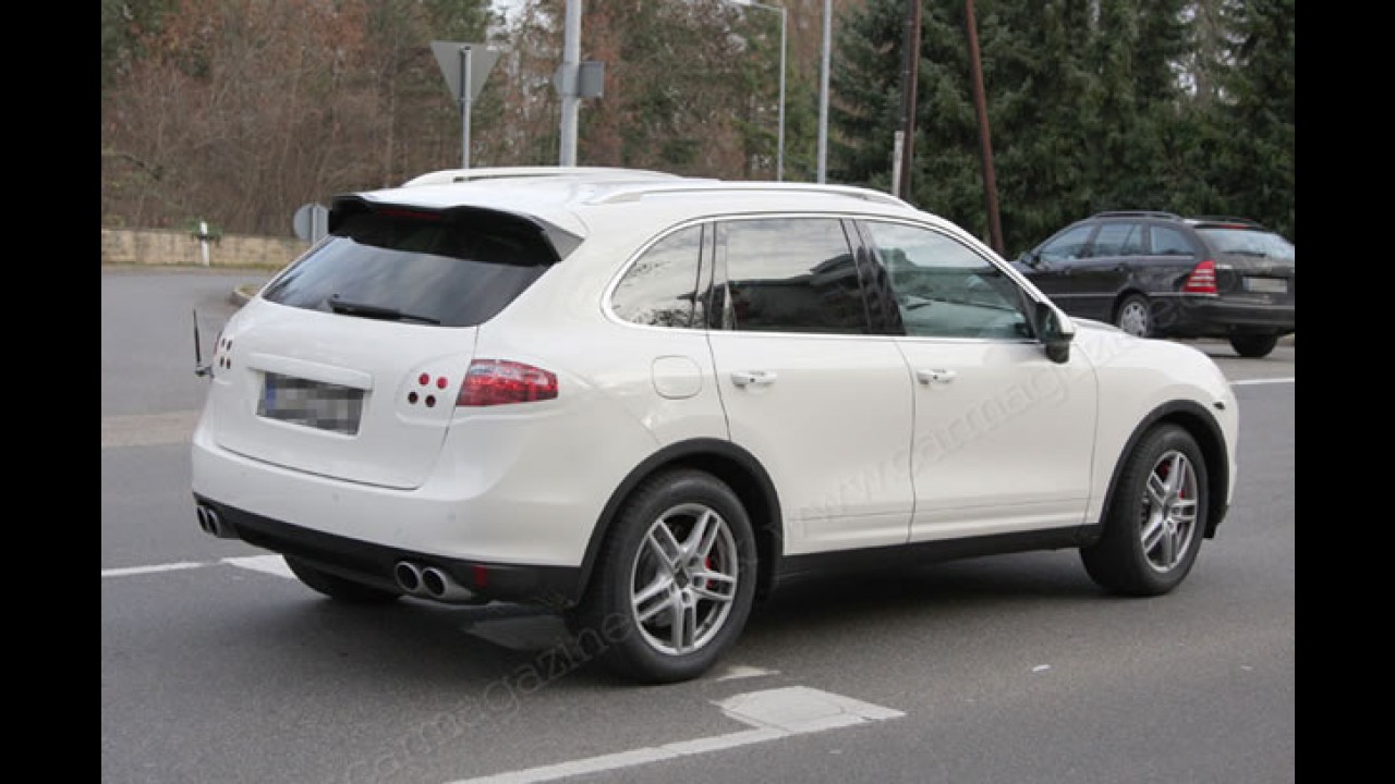 Novo Porsche Cayenne 2010 é flagrado com pouca camuflagem na Alemanha