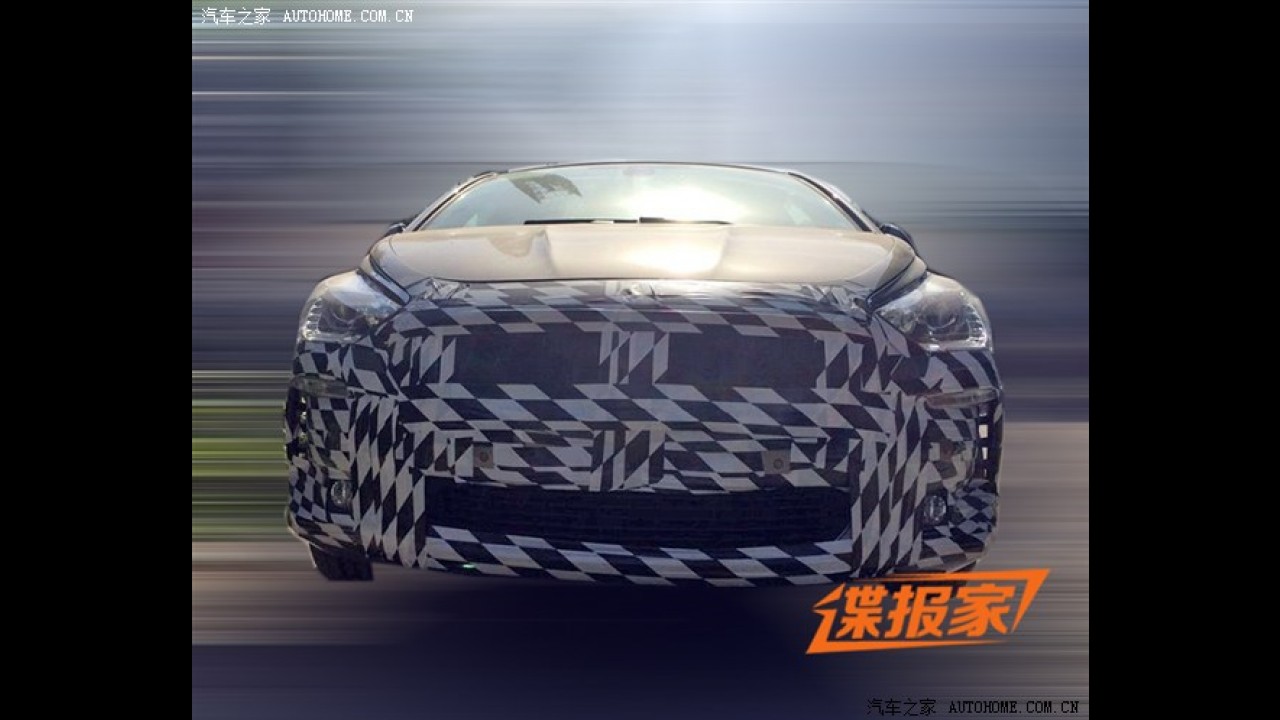 Flagra: Citroën DS5 vai ganhar um tapinha no visual ainda este ano