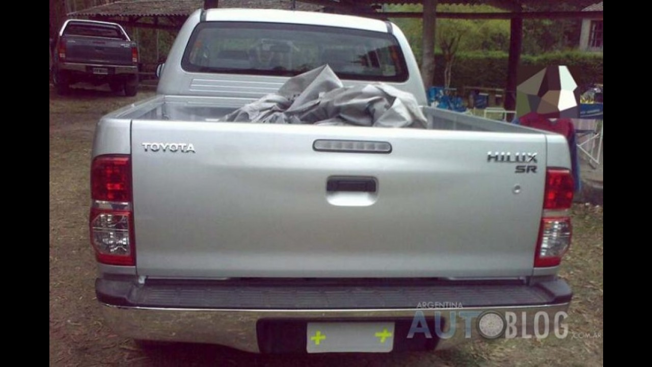 Toyota Hilux 2012 com visual reestilizado e motor flex já roda sem disfarces na Argentina