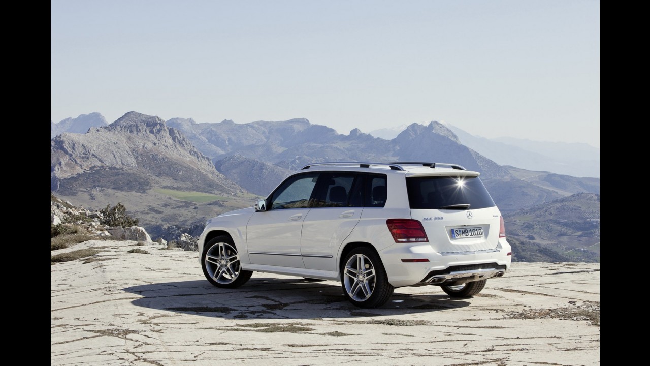 Mercedes-Benz revela primeiras imagens do GLK 2013 com visual reestilizado