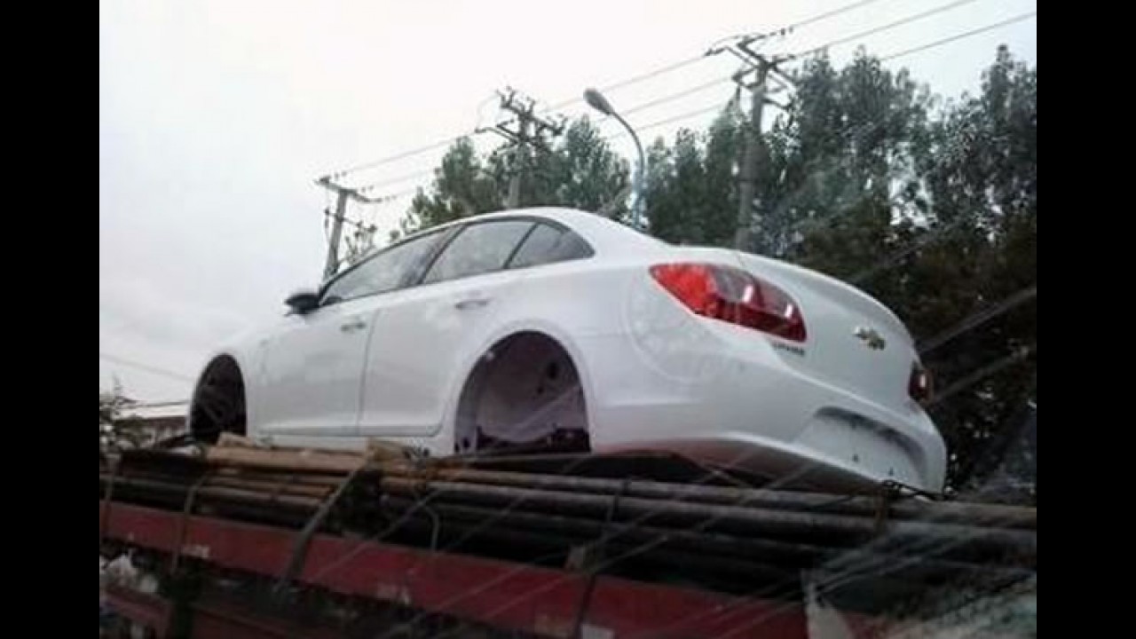 Segredo! Cruze reestilizado flagrado na China pode indicar mudanças no modelo brasileiro