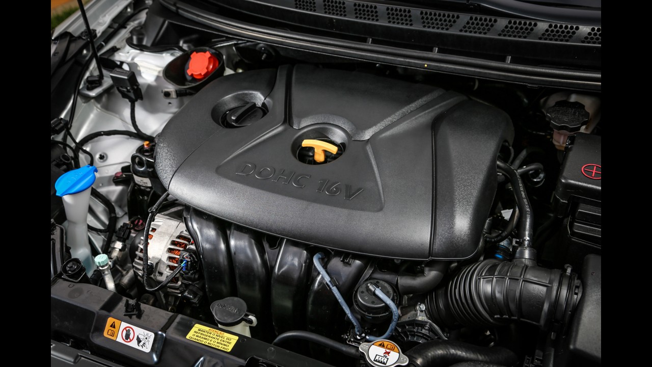 Teste CARPLACE: Hyundai Elantra 2014 tem jeito de Civic e pique de Focus