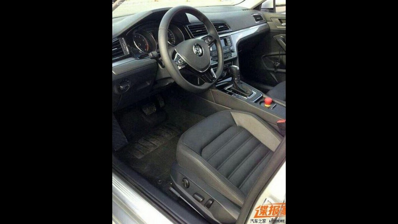 Flagra! Nova geração do VW Jetta já está pronta