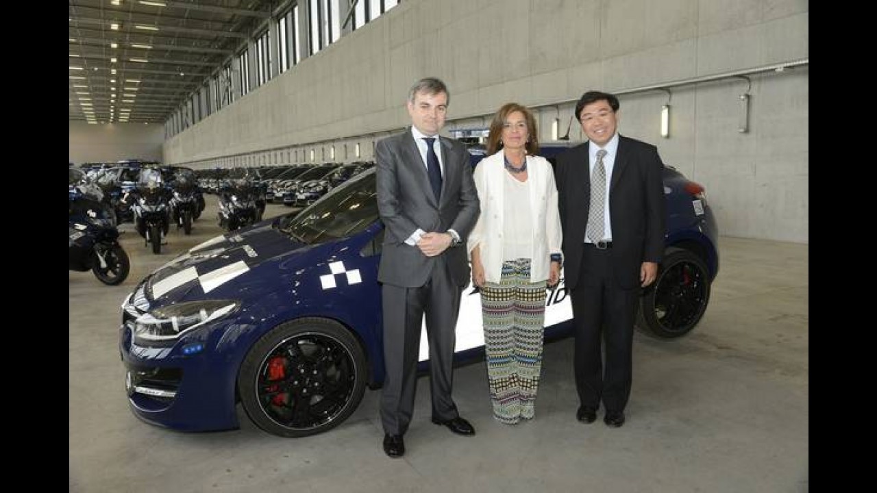 Ostentação: frota da polícia de Madrid agrega o Renault Megane Coupe RS