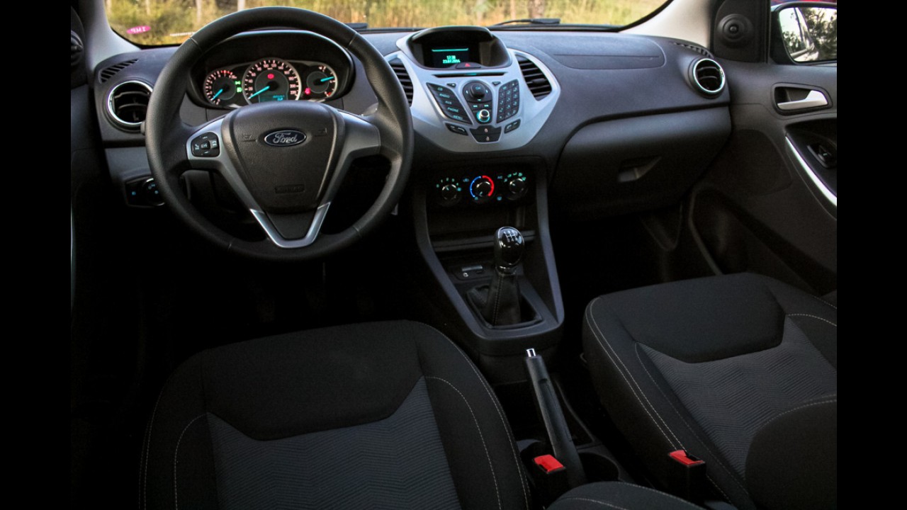 Teste CARPLACE: novo Ford Ka desafia posto de referência do Hyundai HB20