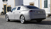2016 Skoda Superb spy photo