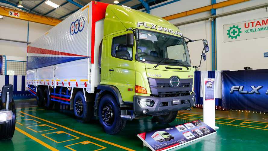 Hino Luncurkan Dua Truk Logistik Baru