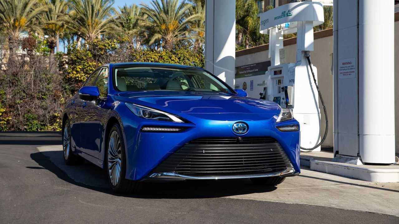2021-toyota-mirai-first-drive-review