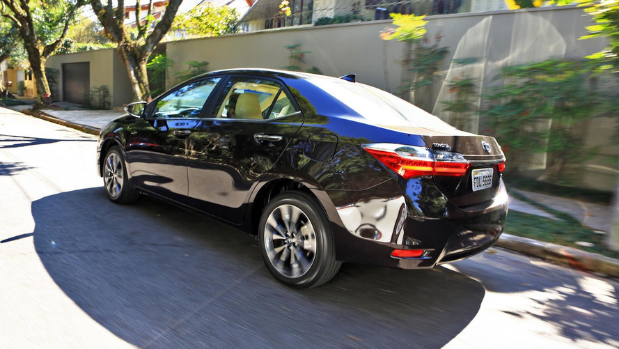 Comparativo - Toyota Prius e Corolla Altis