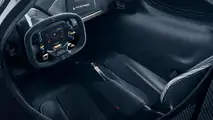 Aston Martin Valkyrie mit seriennaher Karosserie