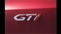 Löwe krallt nach Golf GTI