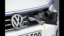 In Paris: VW Passat GTE