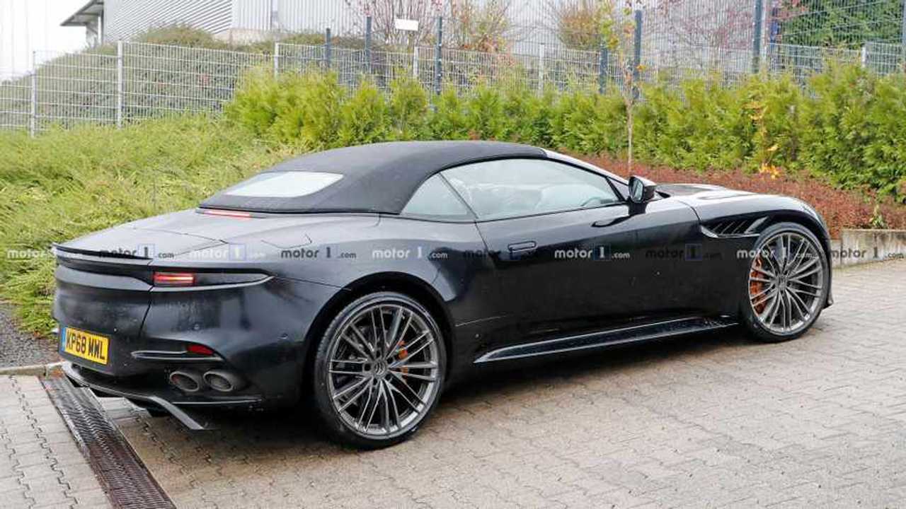 Aston Martin DBS Superleggera Volante fotos espía