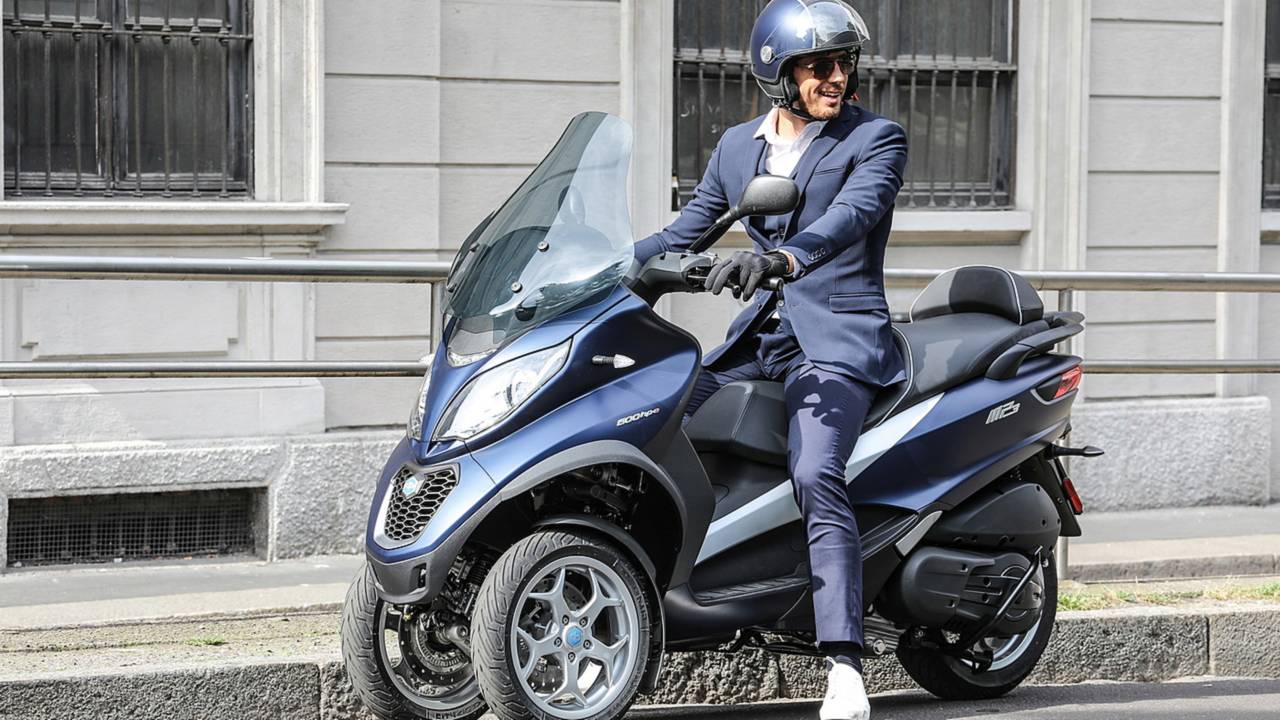 Mengenal Piaggio MP3 500 HPE Sport, Skuter Roda 3 Punya Banyak Fitur