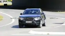 Bentley Bentayga nuova foto spia