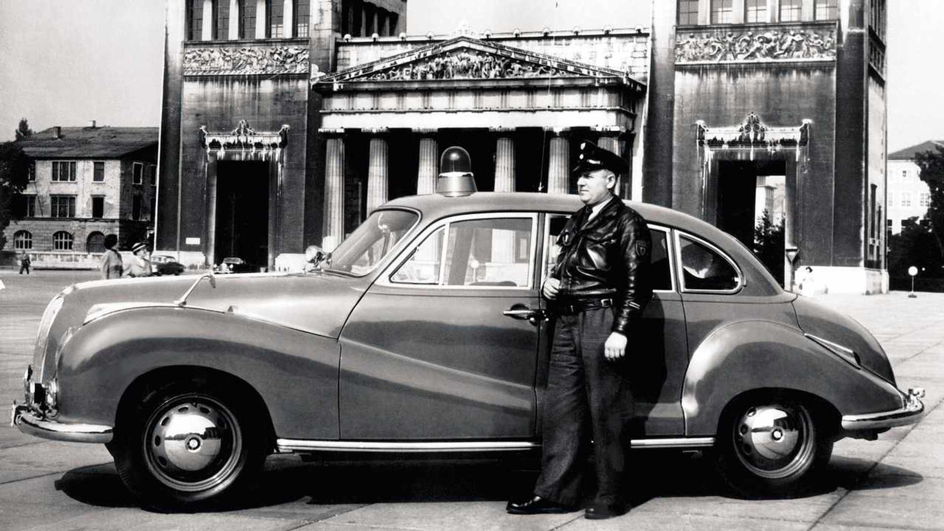 VW Polizeiauto FR 7846 / F2 151 In Den Strassen Von Konstanz Am 15.12 - Foto 9