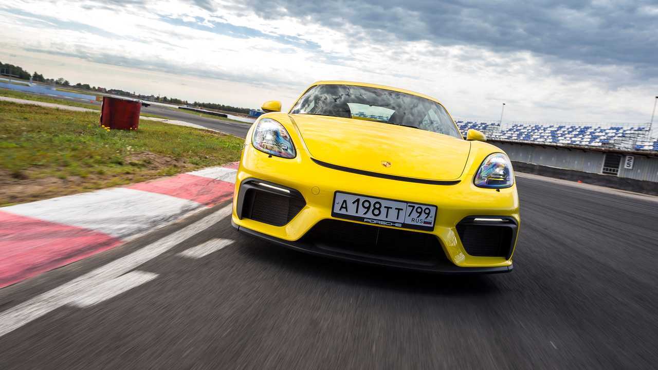 Porsche 718 Cayman GT4 на ADM Raceway