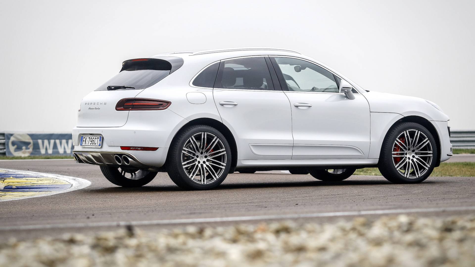 Alfa Romeo Stelvio Quadrifoglio Vs Porsche Macan Turbo