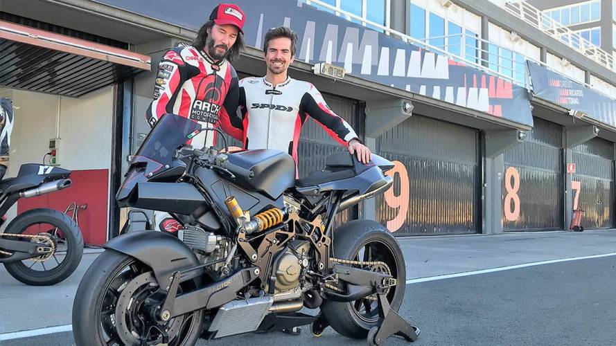 Keanu Reeves y Nico Terol en el Circuit Ricardo Tormo