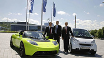 Strategic partnership: Daimler acquires stake in Tesla