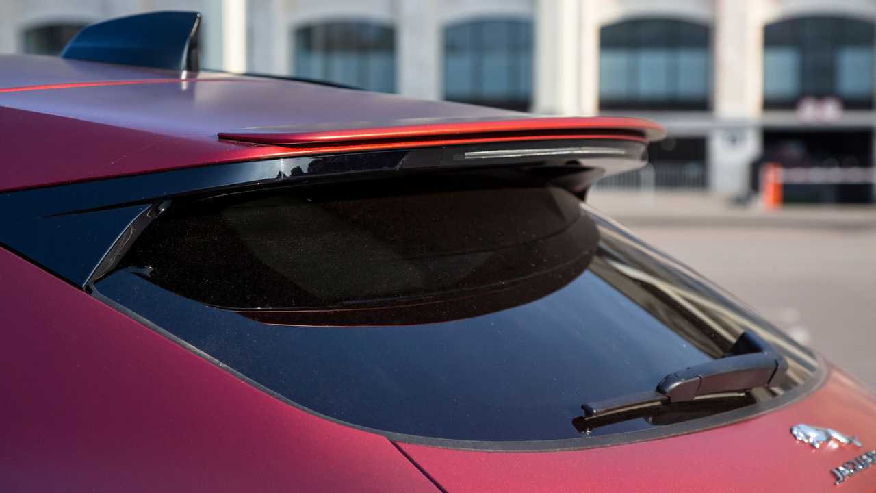 Jaguar F-Pace SVR и дети