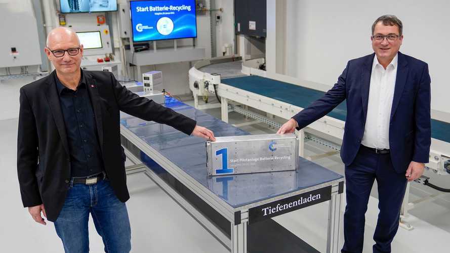 Watch Volkswagen Start Electric Car Battery Recycling In Salzgitter