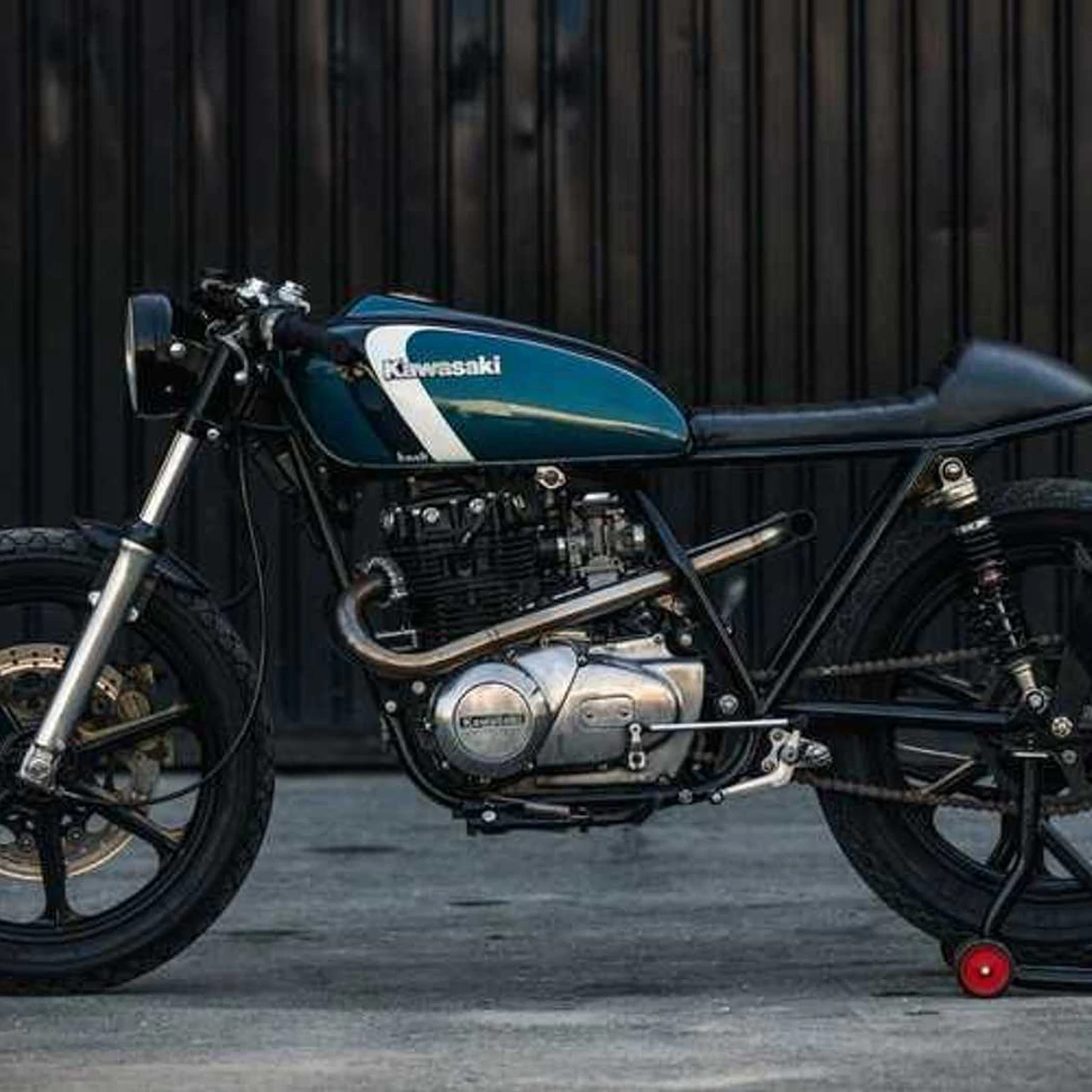 Kawasaki KZ400 Café Racer Is Perfect Balance Of Form And
