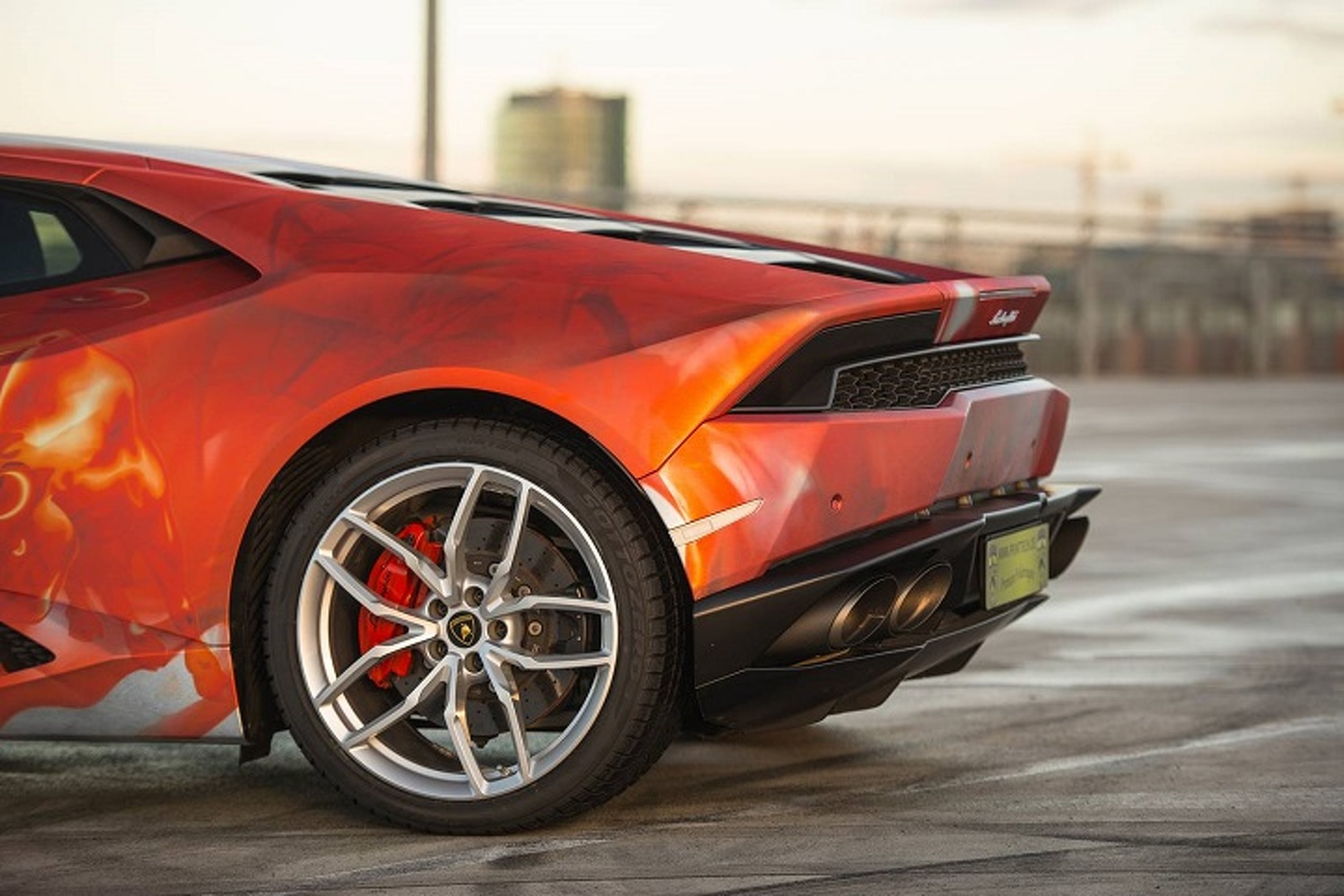 Don’t Get Too Close to This Flame-Covered Lamborghini Huracan, It’s Hot
