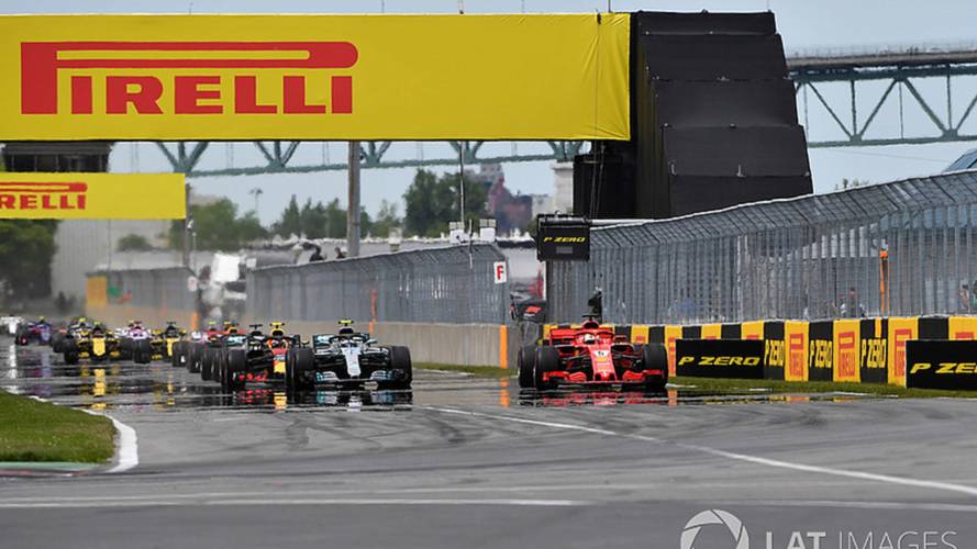 Sebastian Vettel, Ferrari SF71H por delante de Valtteri Bottas, Mercedes-AMG F1 W09 al inicio de la carrera