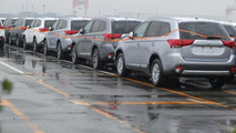 2016 Mitsubishi Outlander facelift spy photo