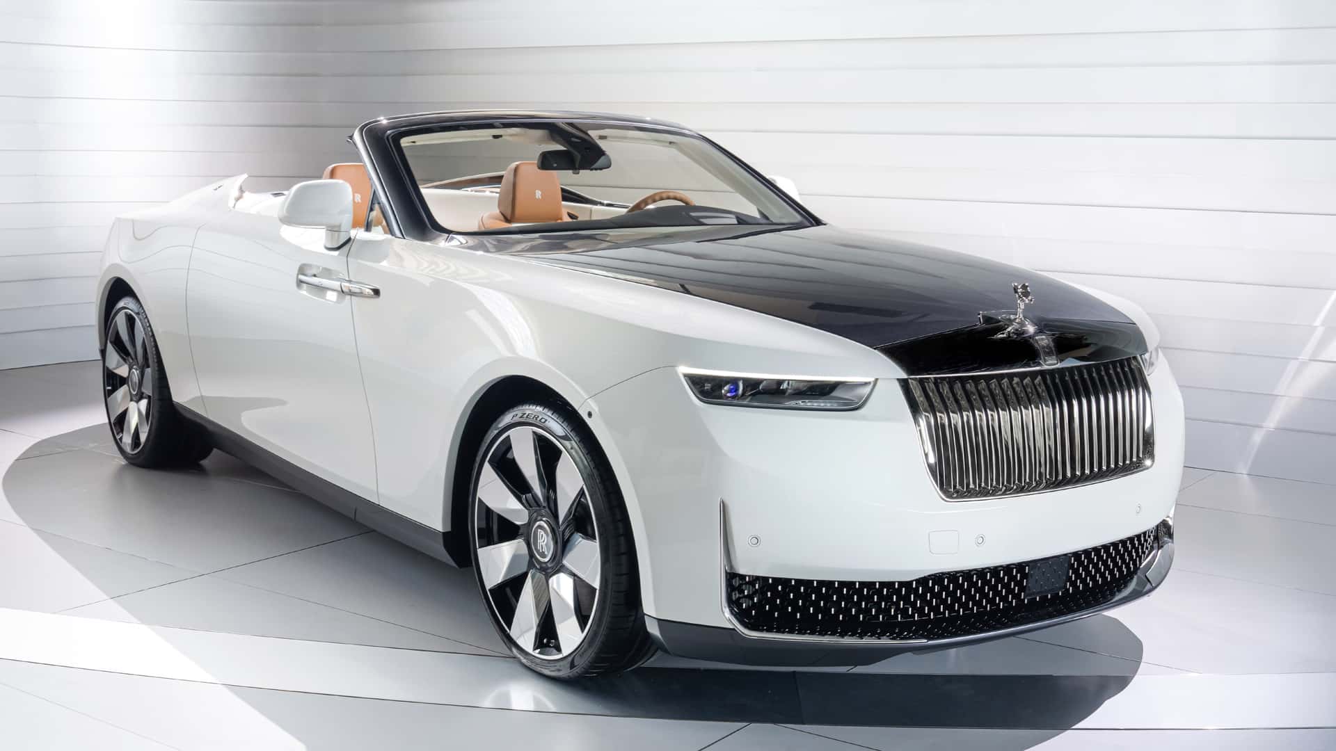 ☆♦ROLLSーROYCE☆SOLIDーSTATE♦☆ Rolls-Royce, bu Droptail'in ahşap işçiliğine 8.000 saat harcamış
