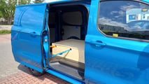 Ford E-Transit Custom (2024): Die Schiebetür ist laut Ford 1.030 mm breit