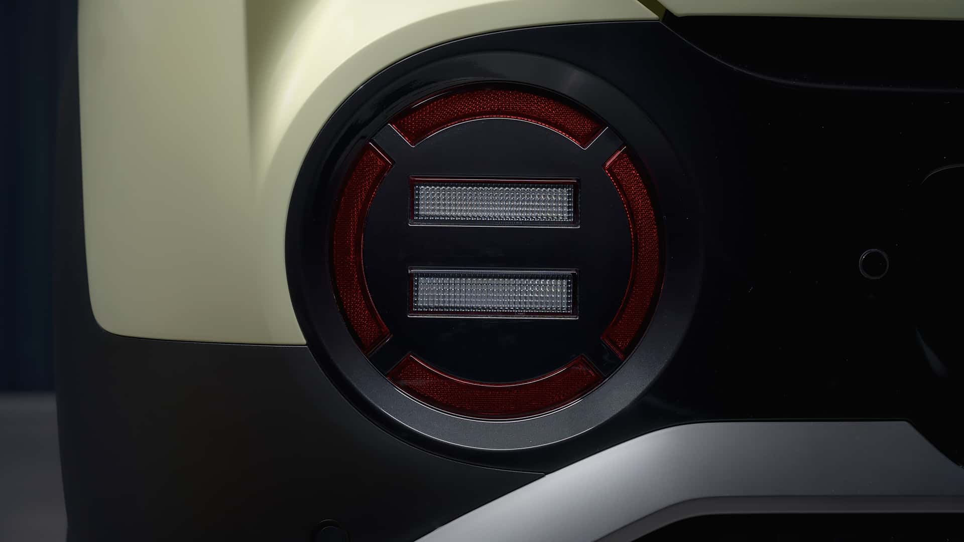 https://cdn.motor1.com/images/mgl/nA6v1G/s1/hyundai-inster-2024.jpg