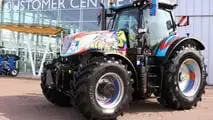 New Holland T7.300 wrappato in edizione speciale