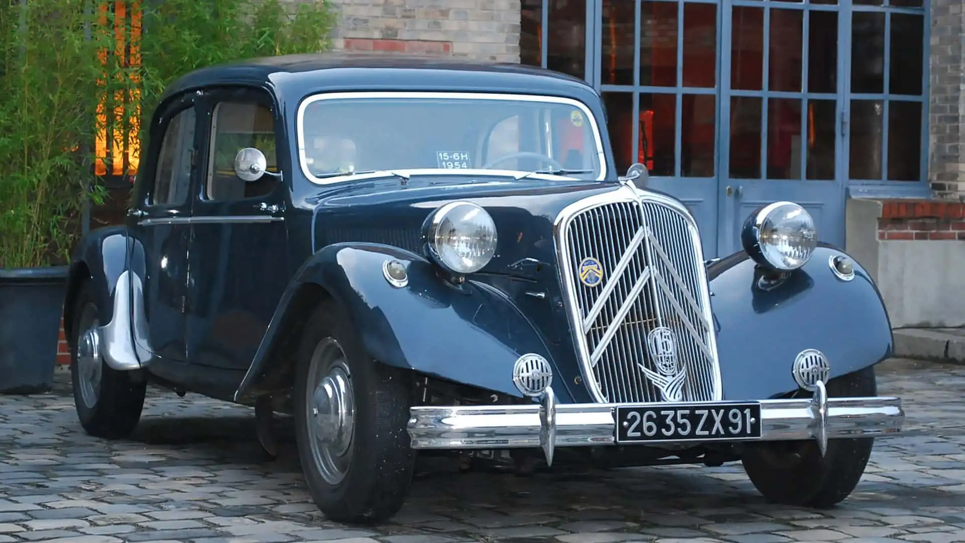 洋書 CITROEN TRACTION AVANT Citroën Traction Avant (1934-1957): French progress