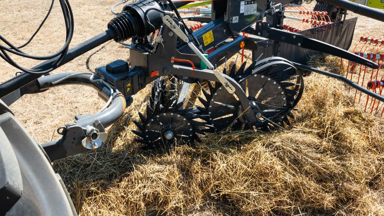 claas-liner-nuovo-ribaltatore-contro-le-zone-umide-del-fieno
