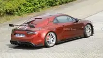 Le foto spia di una nuova versione dell'Alpine A110