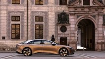 Lucid Air vor der Kulisse der Münchner Residenz